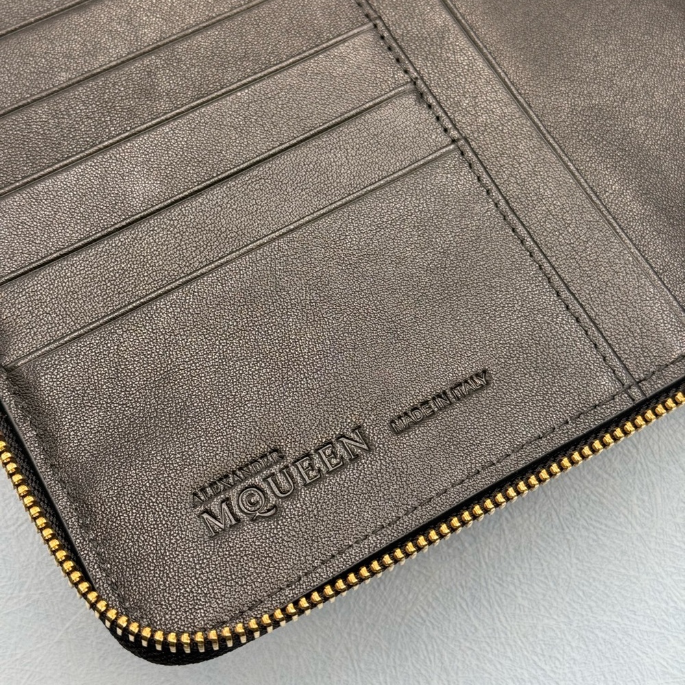 🆕 ALEXANDER MCQUEEN 🧿 NWOT Skull Embossed Leather Zip Portfolio / Agenda, Gold - Picture 8 of 14